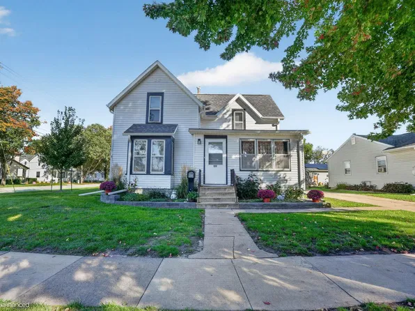 120 5th Ave NW, Waverly, IA 50677