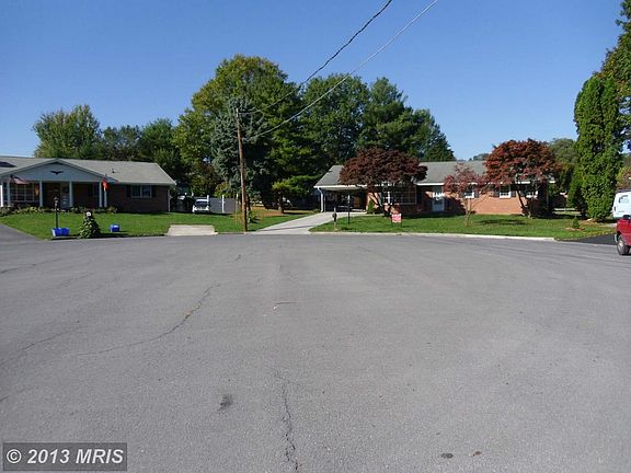 2nd image of 327 Lanny Cir