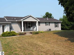 422 Shields Dr, Beulah, MI 49617