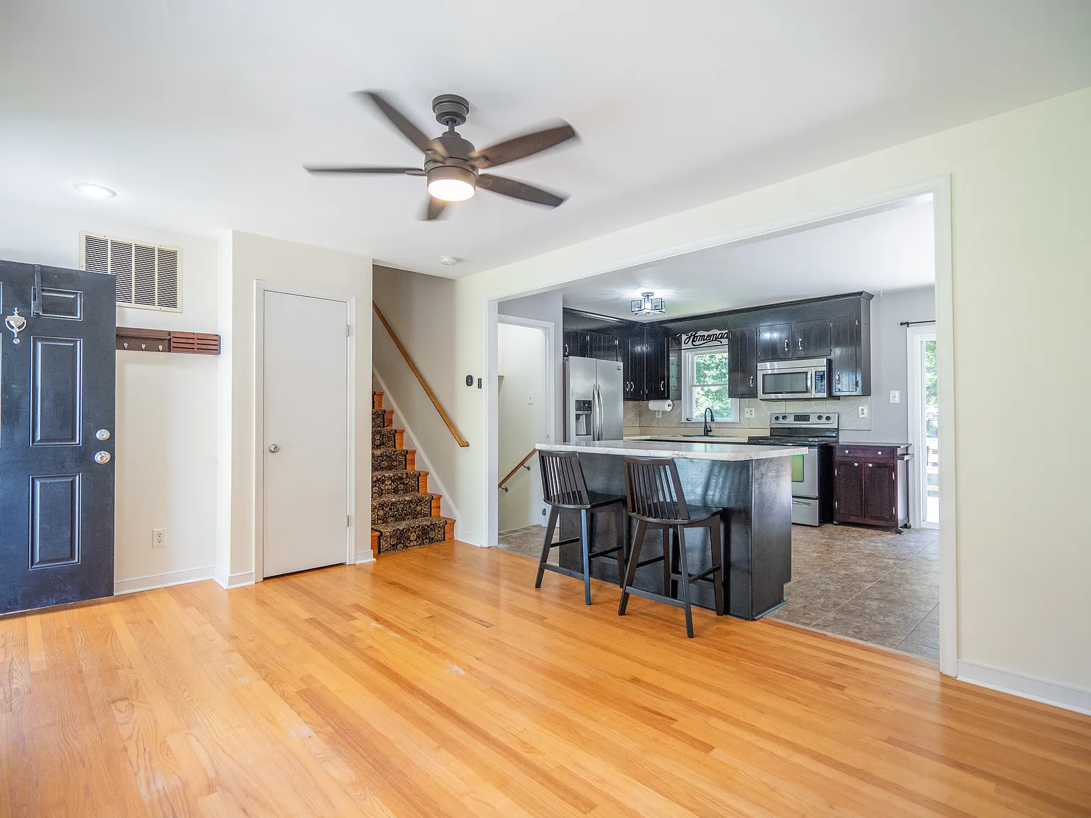 4 bed, 1532 sqft, $2,395 — Photo 3