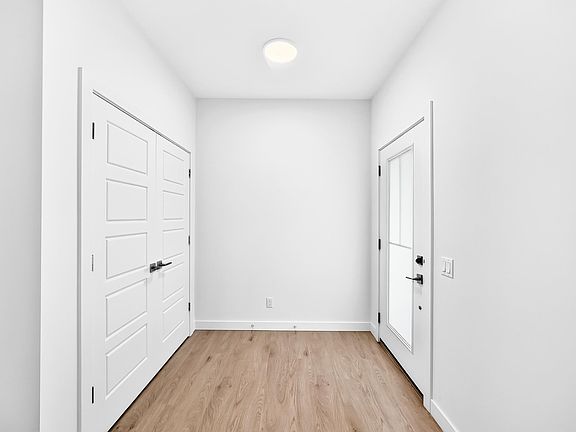 5th image of 4027 Hawthorn Line SW