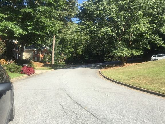5th image of 670 Wood Valley Trce