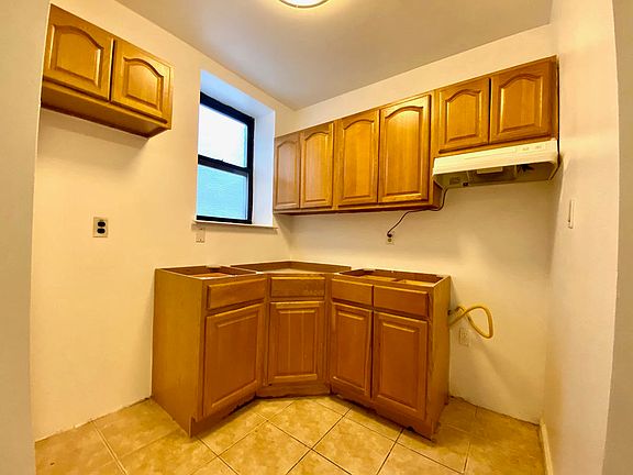 2nd image of 117 15th St #20A