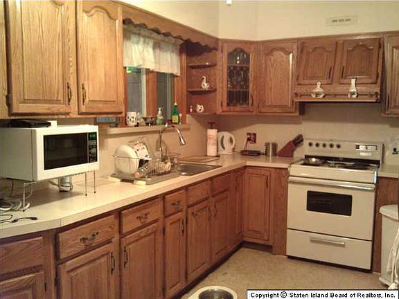 3rd image of 173 Cromwell Ave