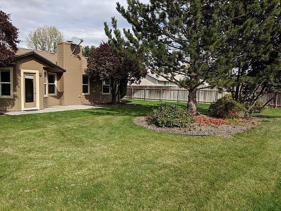 3rd image of 361 W Woodbury Dr