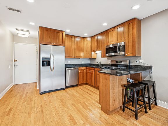 5th image of 2131 N Larrabee St #207