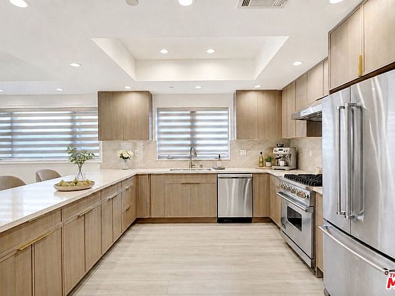 5th image of 927 S Wooster St APT 2