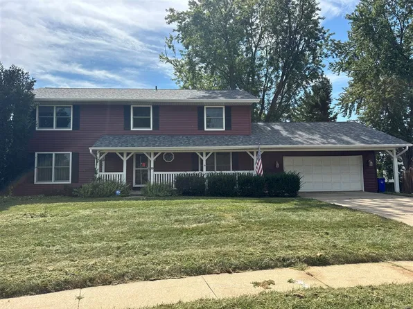 6911 Wilton Ct NE, Cedar Rapids, IA 52402