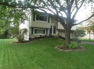 153 Foxhill Ln, Perrysburg, OH 43551