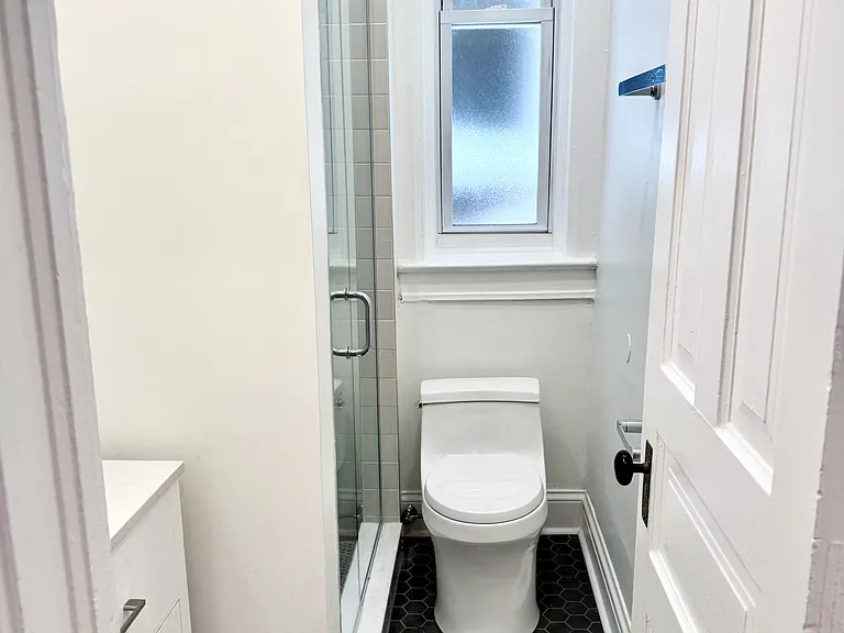 911 N Winchester Ave #1F — Photo 11