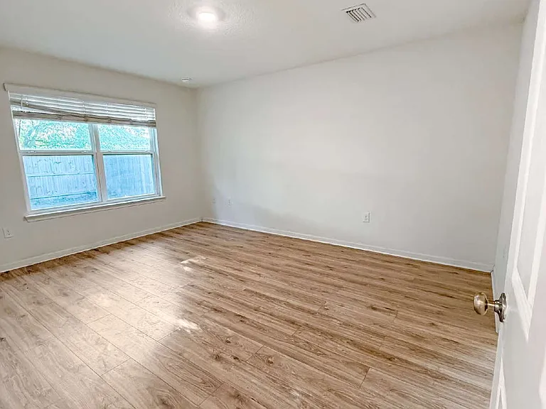 7469 Steeplechase Blvd — Photo 13