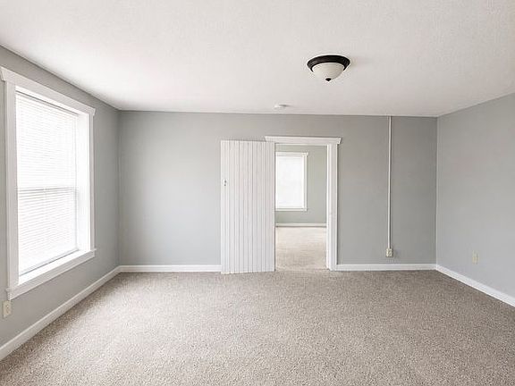 3rd image of 118 Old St #2