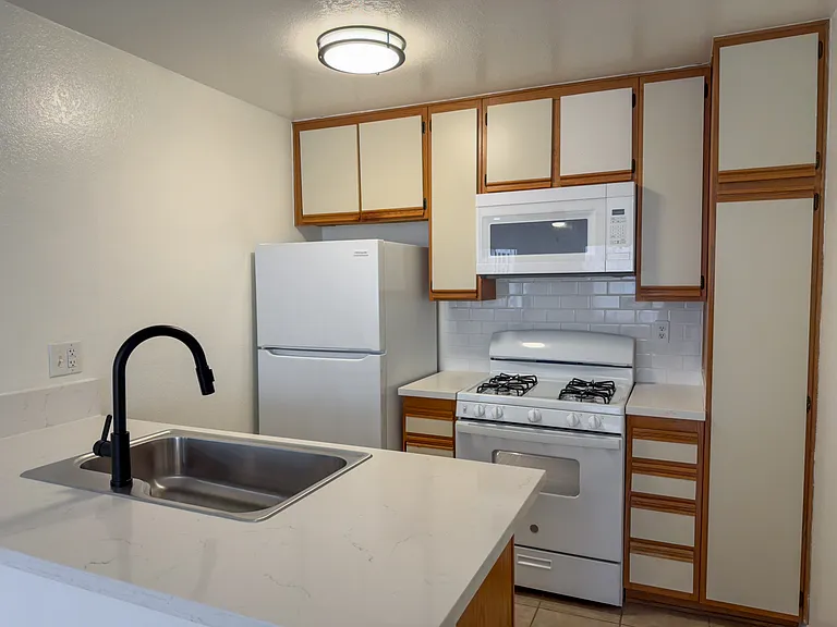 Laurel Canyon Place — Photo 5