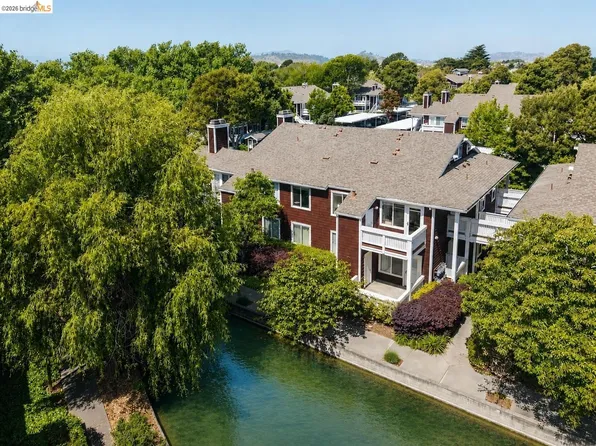 154 Marina Lakes Dr, Richmond, CA 94804
