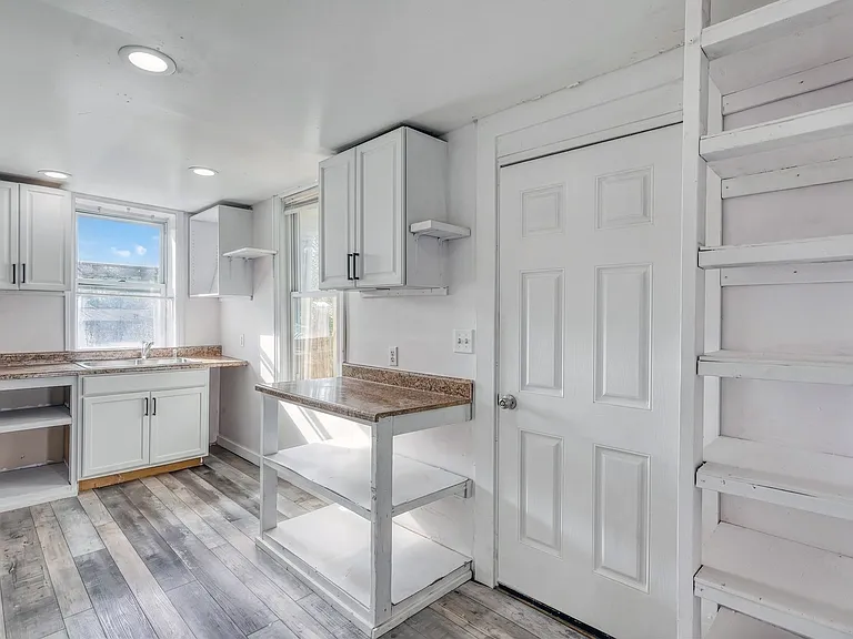 1251 Bailey St — Photo 2