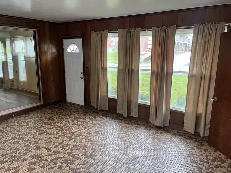 1420 W University Ave — Photo 16