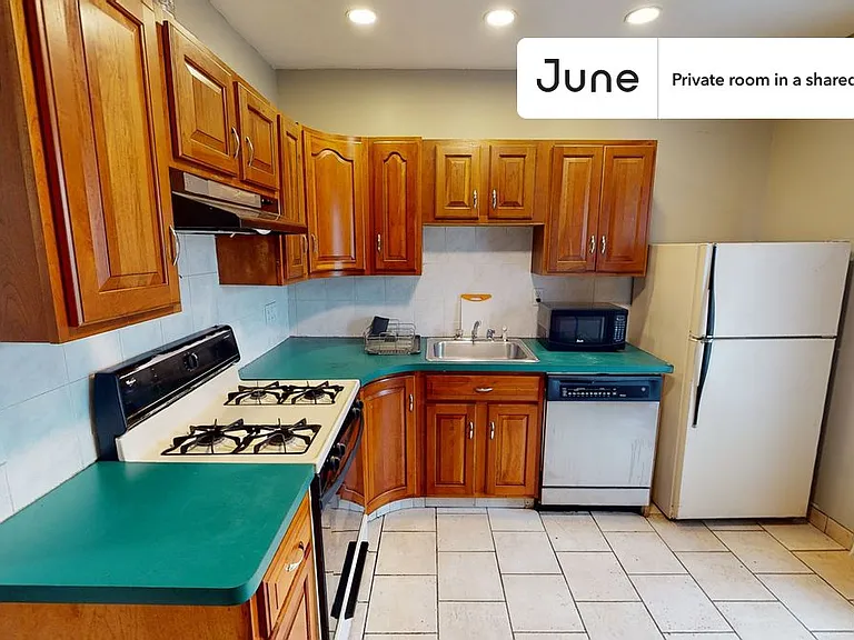 76 Easton St #A — Photo 6