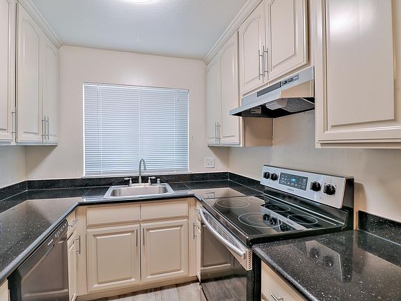5th image of 470 Boynton Ave APT 15