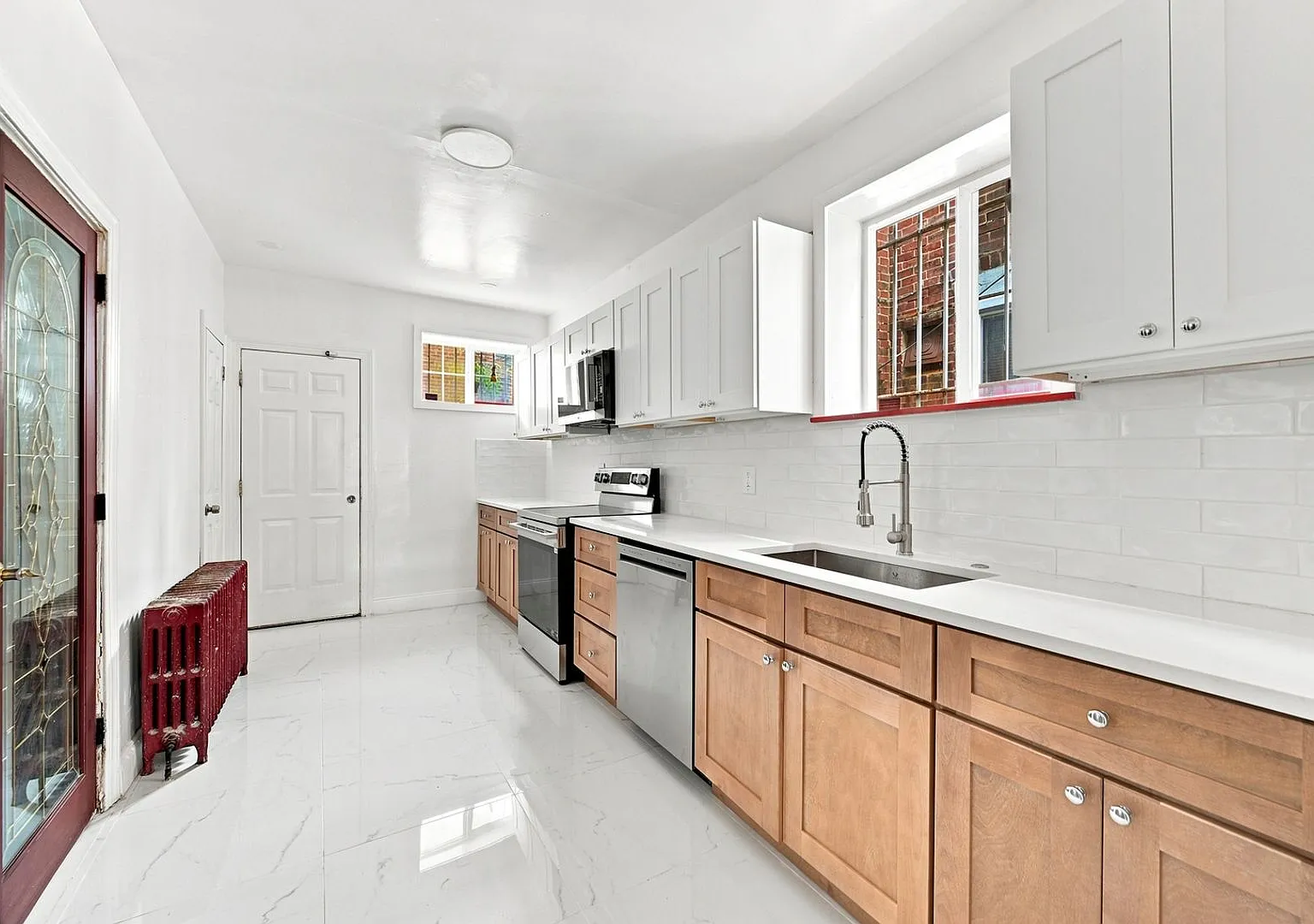 Charming 4BR 2BA House in Philadelphia — Photo 2