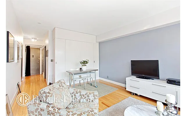 Rented by Douglas Elliman | media 22