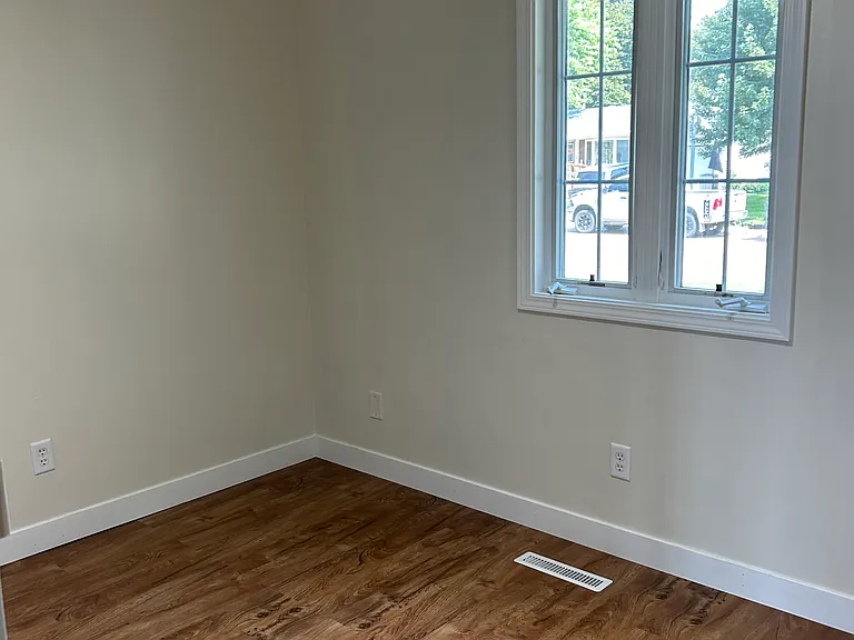 103 W Paul St — Photo 11
