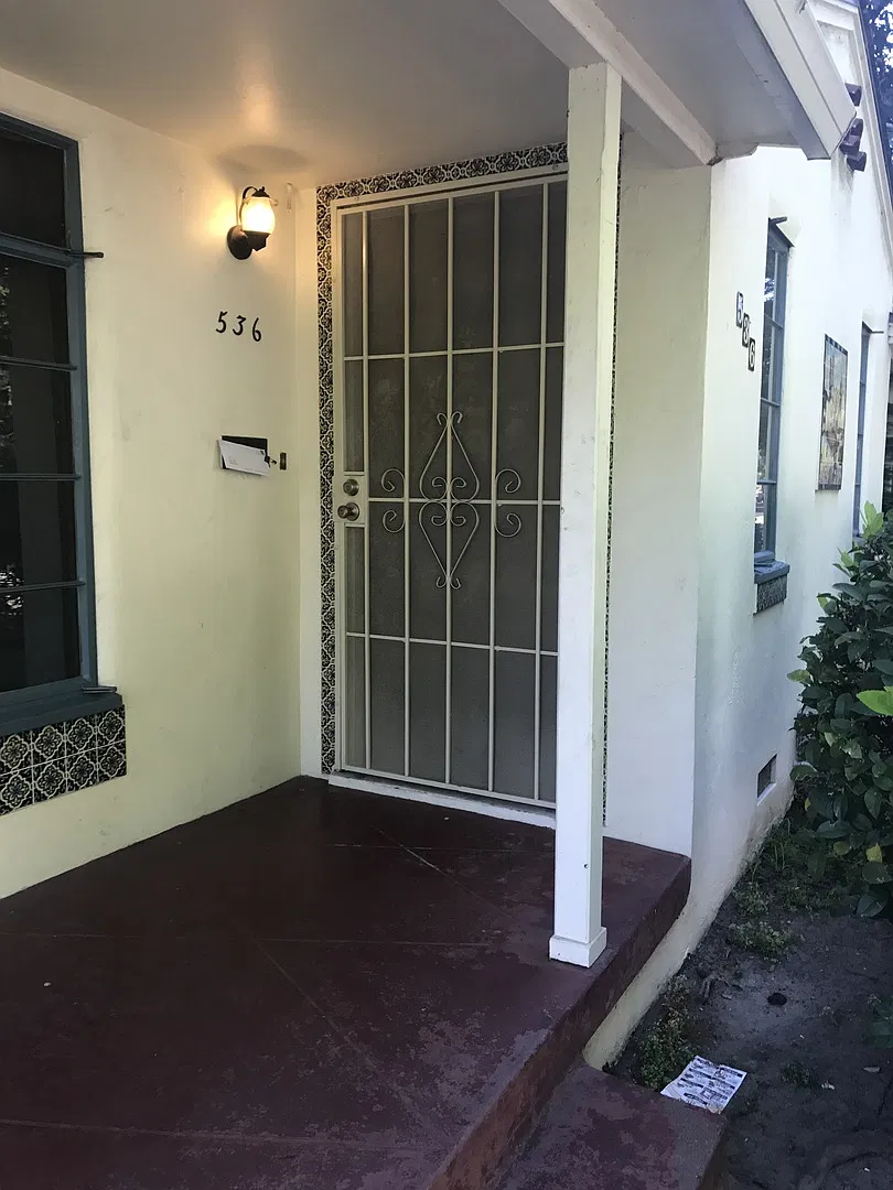 COL536 — Photo 2