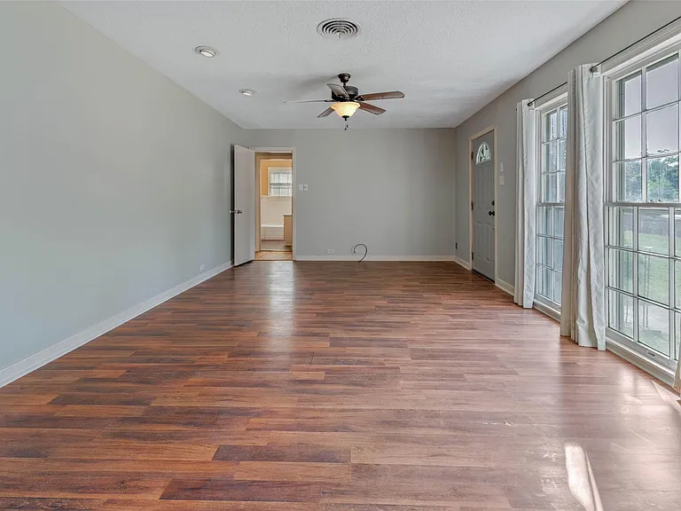 1113 Felder St — Photo 5