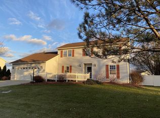 19 Cimarron Way, Latham, NY 12110