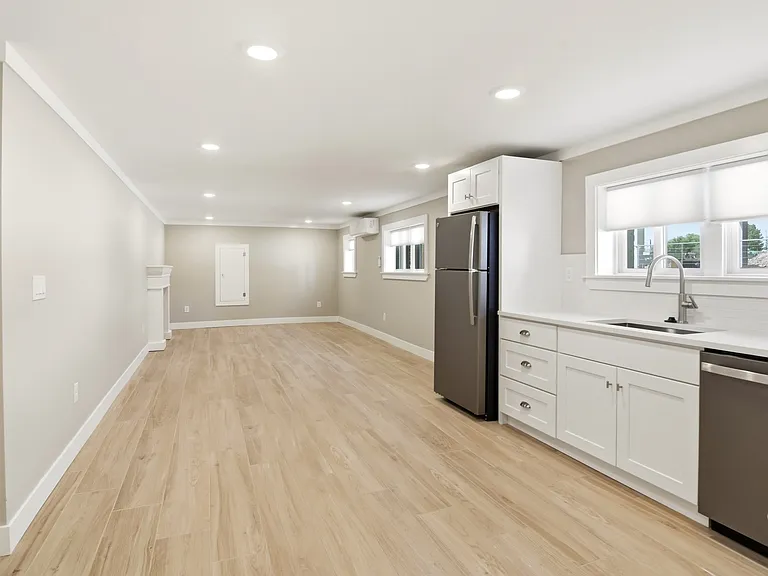 1592 Meade St #B — Photo 6