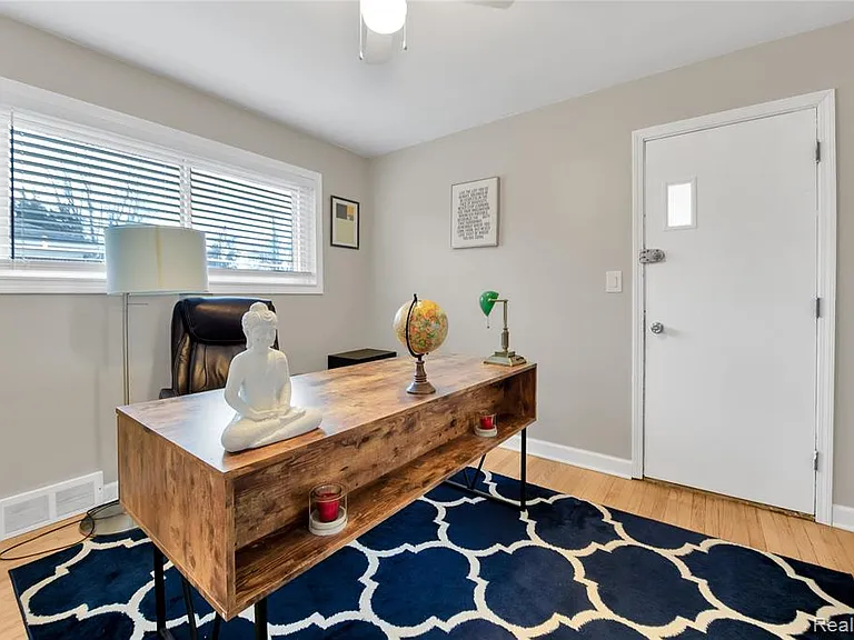 10070 Buckingham Ave — Photo 14