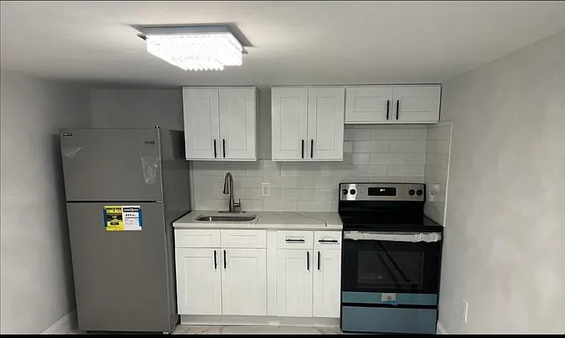 3 bed, $3,596 — Photo 2