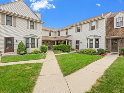330 Willow Grove Dr UNIT D, Pewaukee, WI, 53072