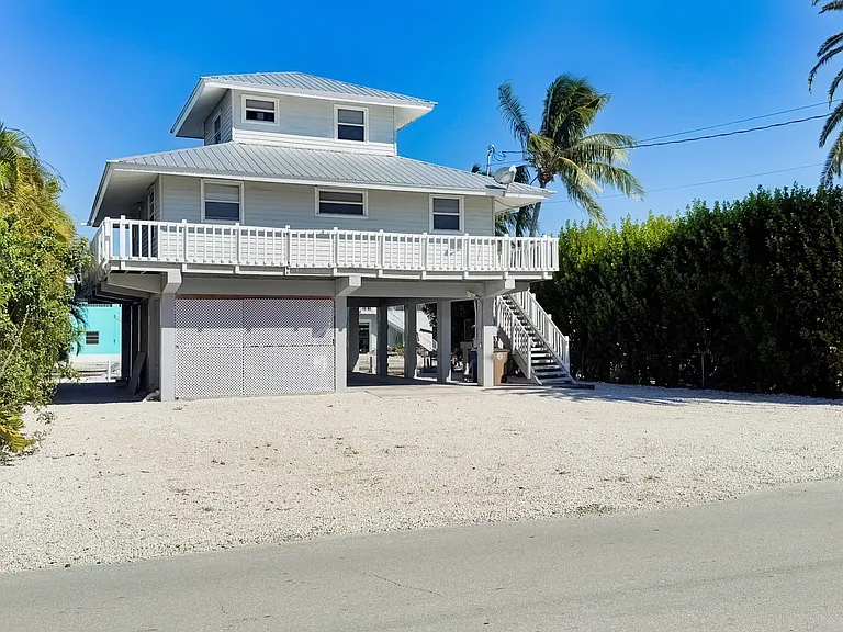 595 Caribbean Dr E — Photo 20