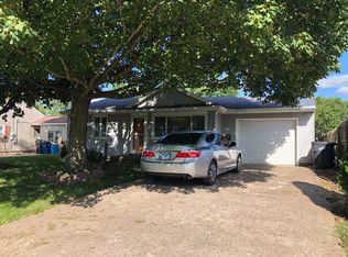 809 N 1st St, Monmouth, IL 61462