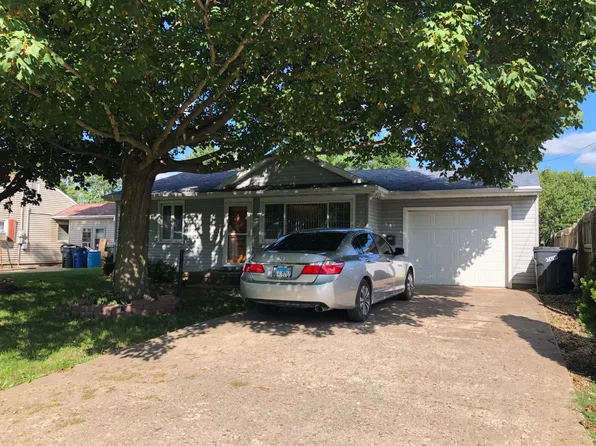 809 N 1st St, Monmouth, IL 61462
