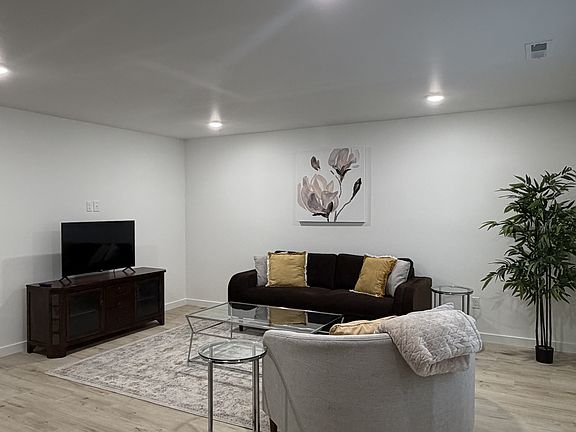 4th image of 218 Reda Ln #3