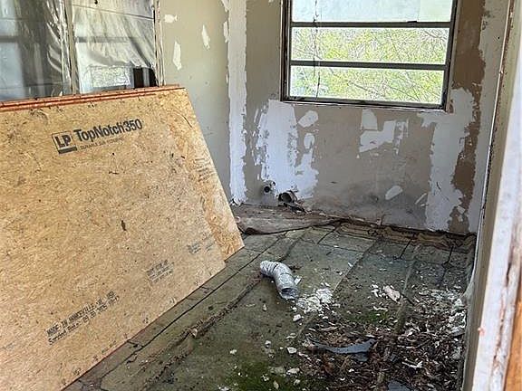 3rd image of 355 Whitfield Dr