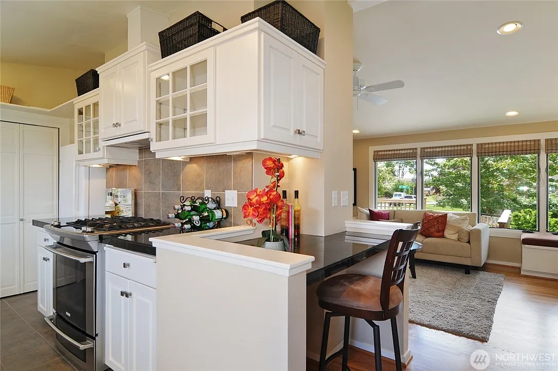 2 bed, 1250 sqft, $3,175 — Photo 4
