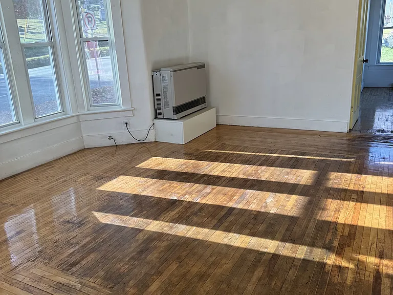 270 S Main St #3 — Photo 1