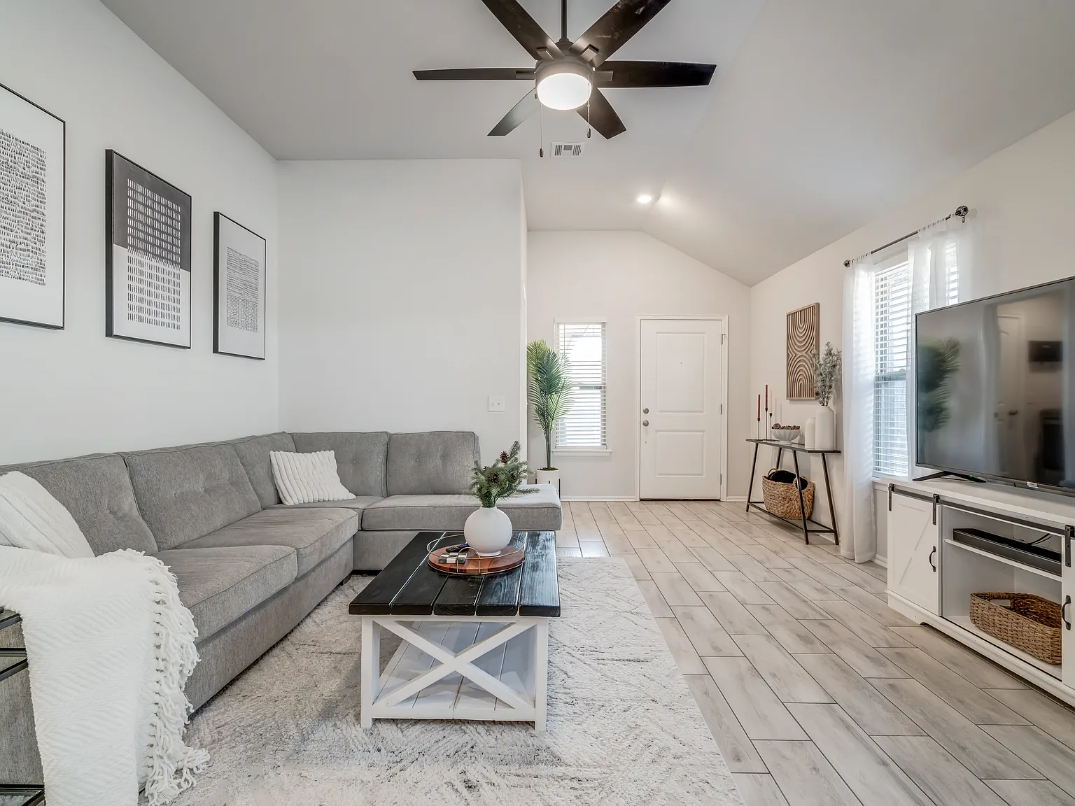 3 bed, 1280 sqft, $1,599 — Photo 4