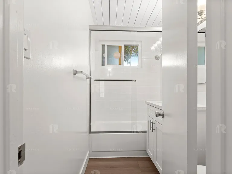 (An/Ti/Yo:B) 4232-4234 Mary Ellen Avenue — Photo 8