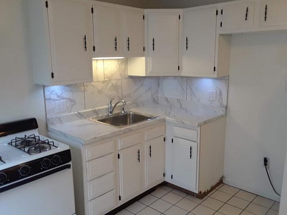 5th image of 3759 Cresson St