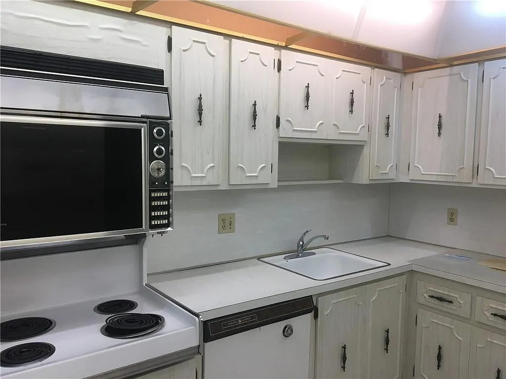 2 bed, 2.0 bath, 1100 sqft, $1,750 — Photo 3