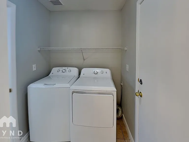 695 Emerald City Ave — Photo 17