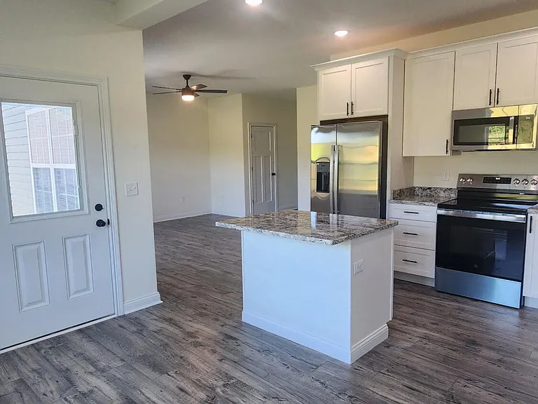 929 Olympic Ct — Photo 11