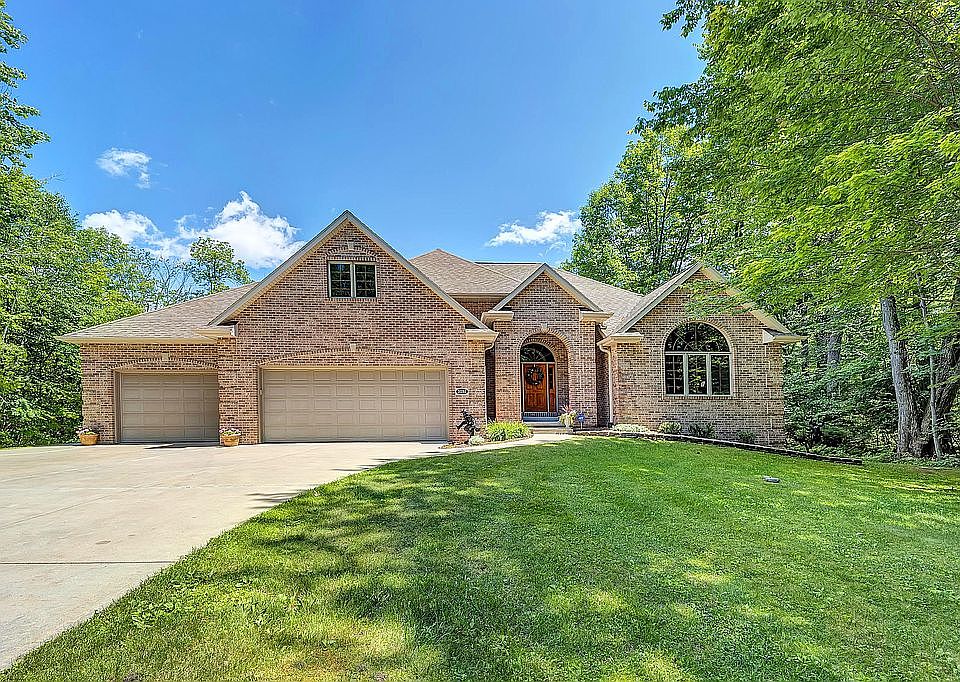 1st image of 3592 Royal Oaks Ct