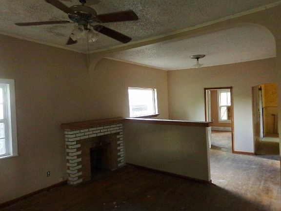 3rd image of 315 W 3rd Ave