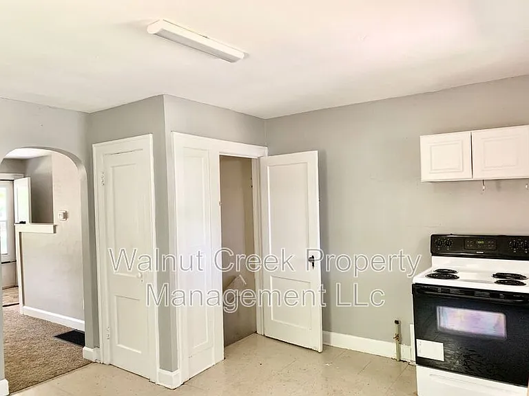 1911 E 34th St — Photo 8