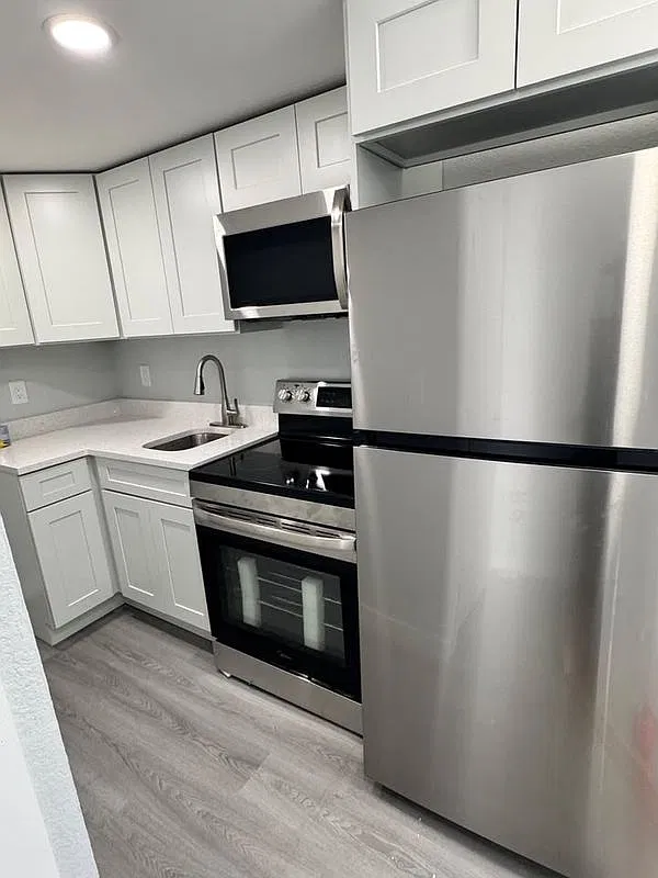 1 bed, 1.0 bath, 450 sqft, $1,000 — Photo 1