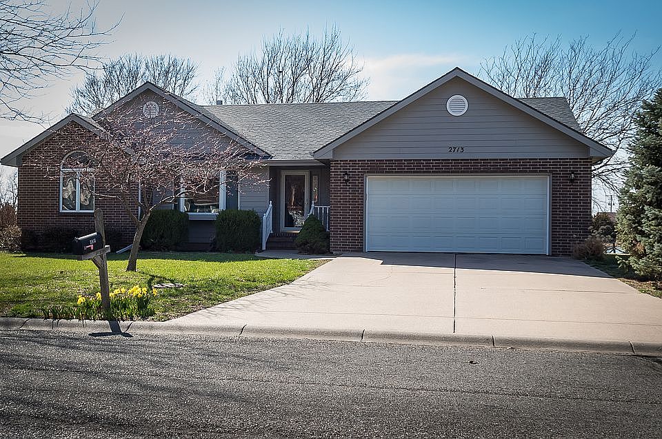1st image of 2713 Acacia Ave